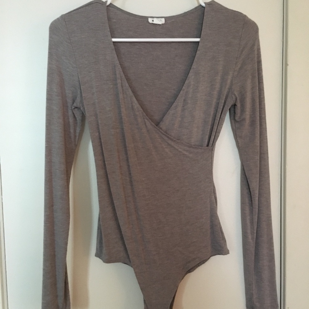 Super cute grey body suit!!
